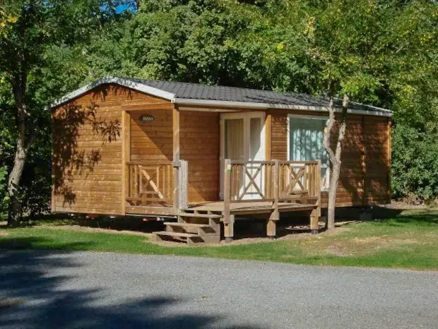 Stacaravan Standaard 28m² - 2 kamers - Half overdekt terras + TV